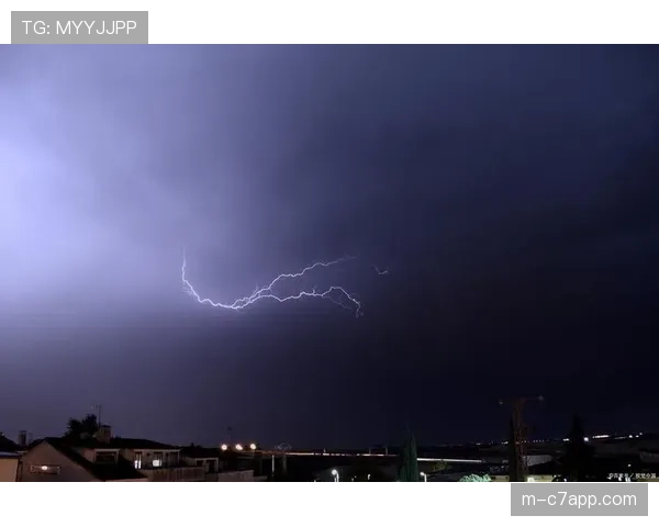 气象部门发布预警，周末巴斯克地区比赛可能因大雨受到影响。