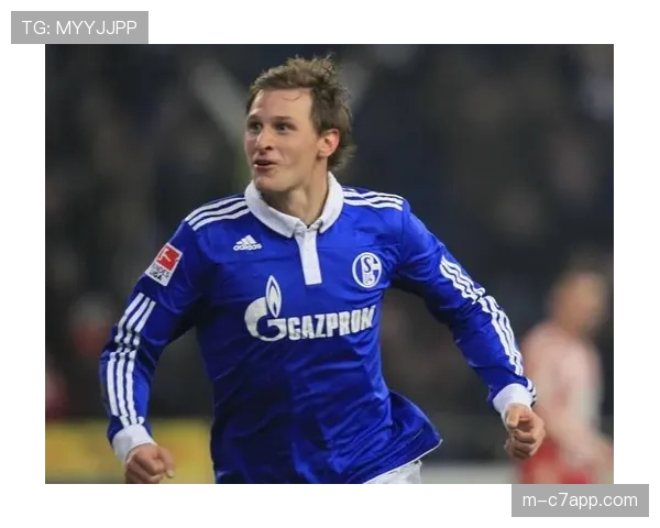 官方：沙尔克04传奇球员、前队长赫韦德斯进入俱乐部监事会